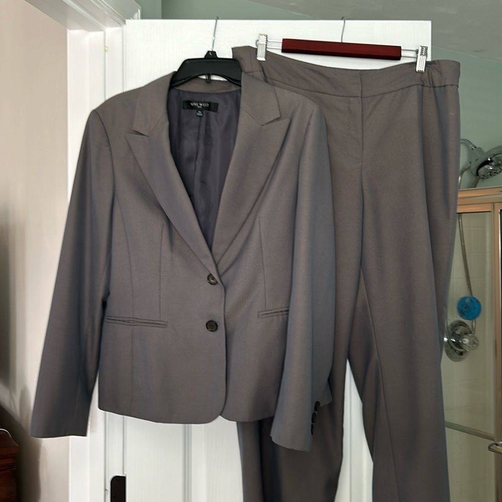 Nine West 2 piece suit size 14 iridescent gray